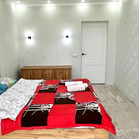 Central Apartment Bishkek Esterno foto
