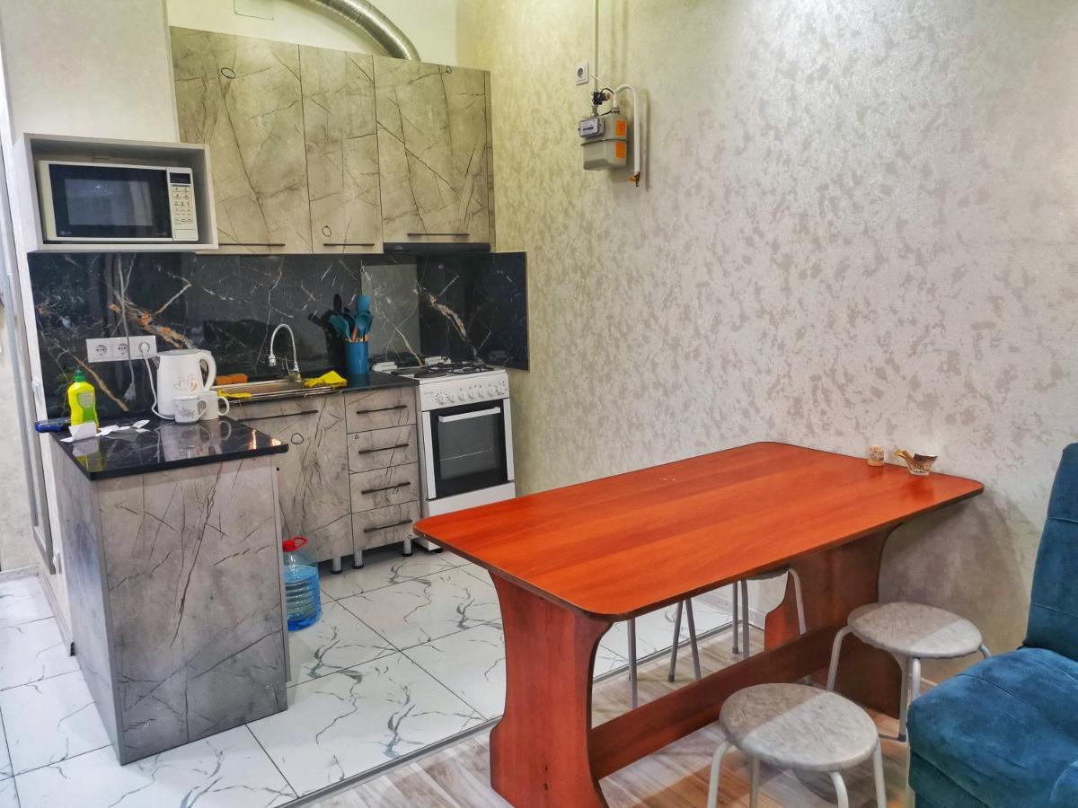 Central Apartment Bishkek Esterno foto