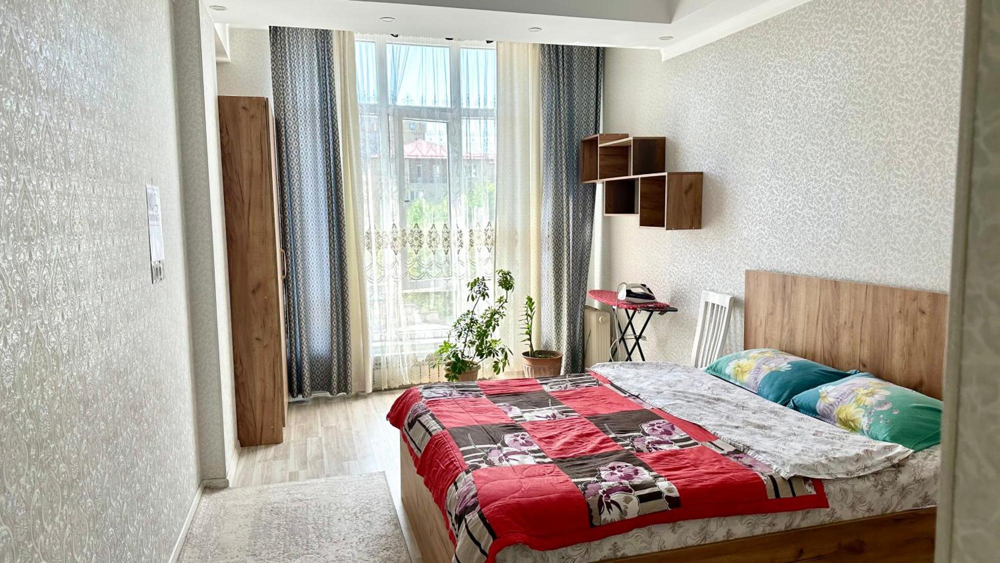 Central Apartment Bishkek Esterno foto
