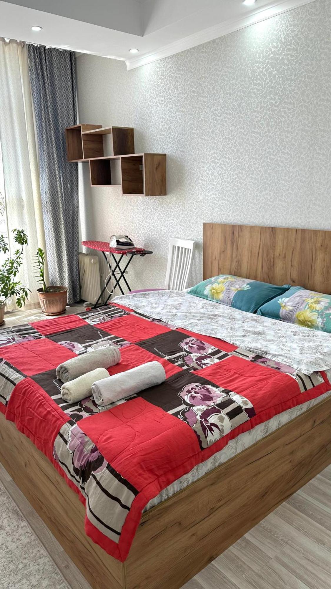 Central Apartment Bishkek Esterno foto