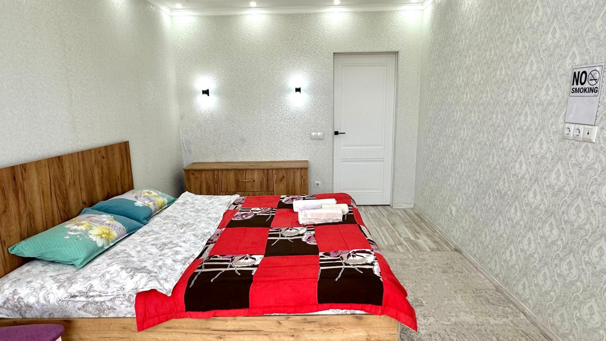 Central Apartment Bishkek Esterno foto